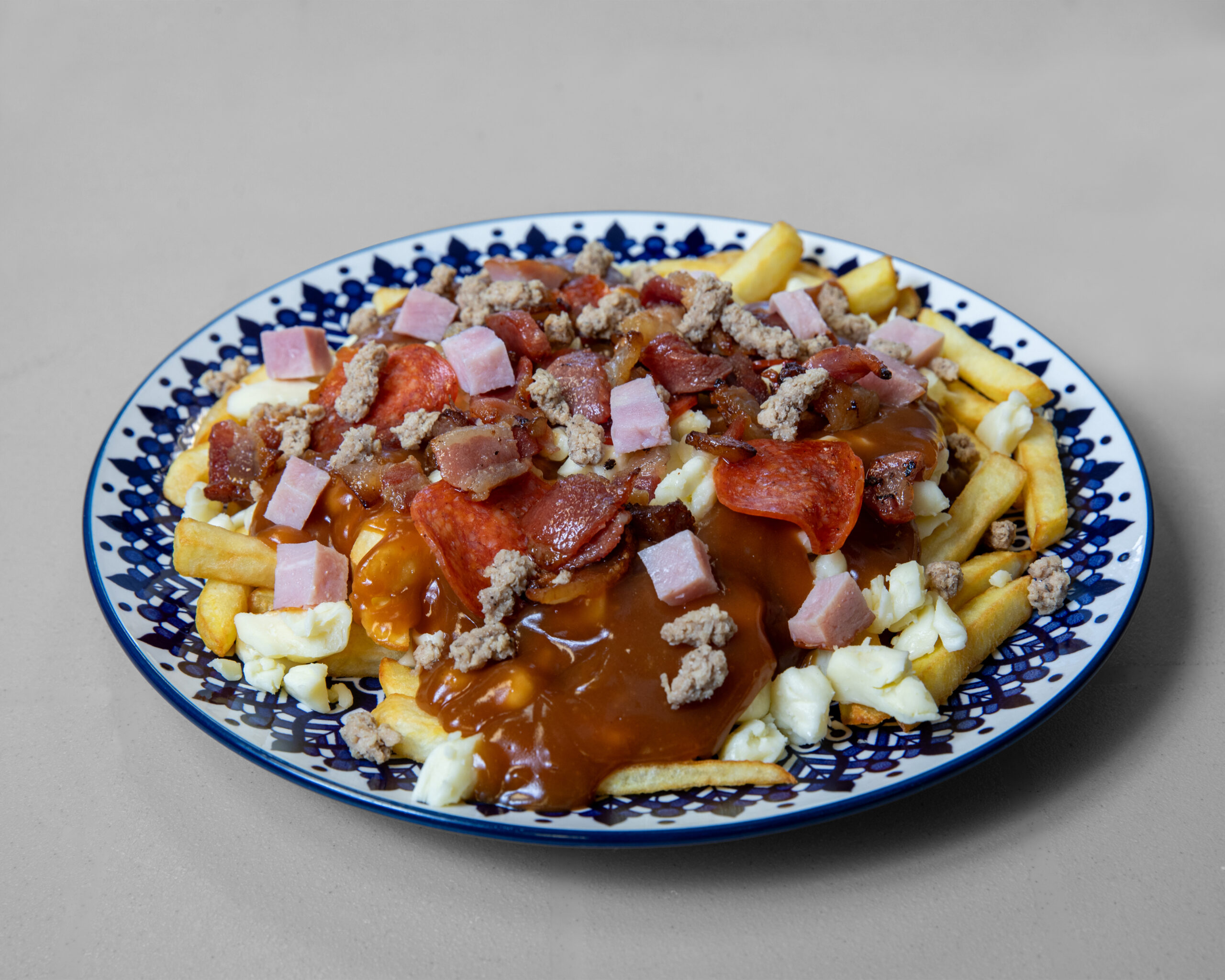 PhénixPizzeria_PoutineCarnivore